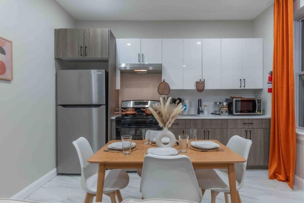 Апартаменты Pumpkin Premise By Airport, 5 Beds, Sleeps 8, Book 7 Days, Get 20 Percent Off Ньюарк Экстерьер фото