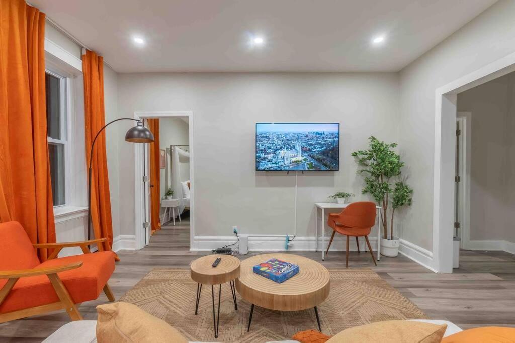 Апартаменты Pumpkin Premise By Airport, 5 Beds, Sleeps 8, Book 7 Days, Get 20 Percent Off Ньюарк Экстерьер фото